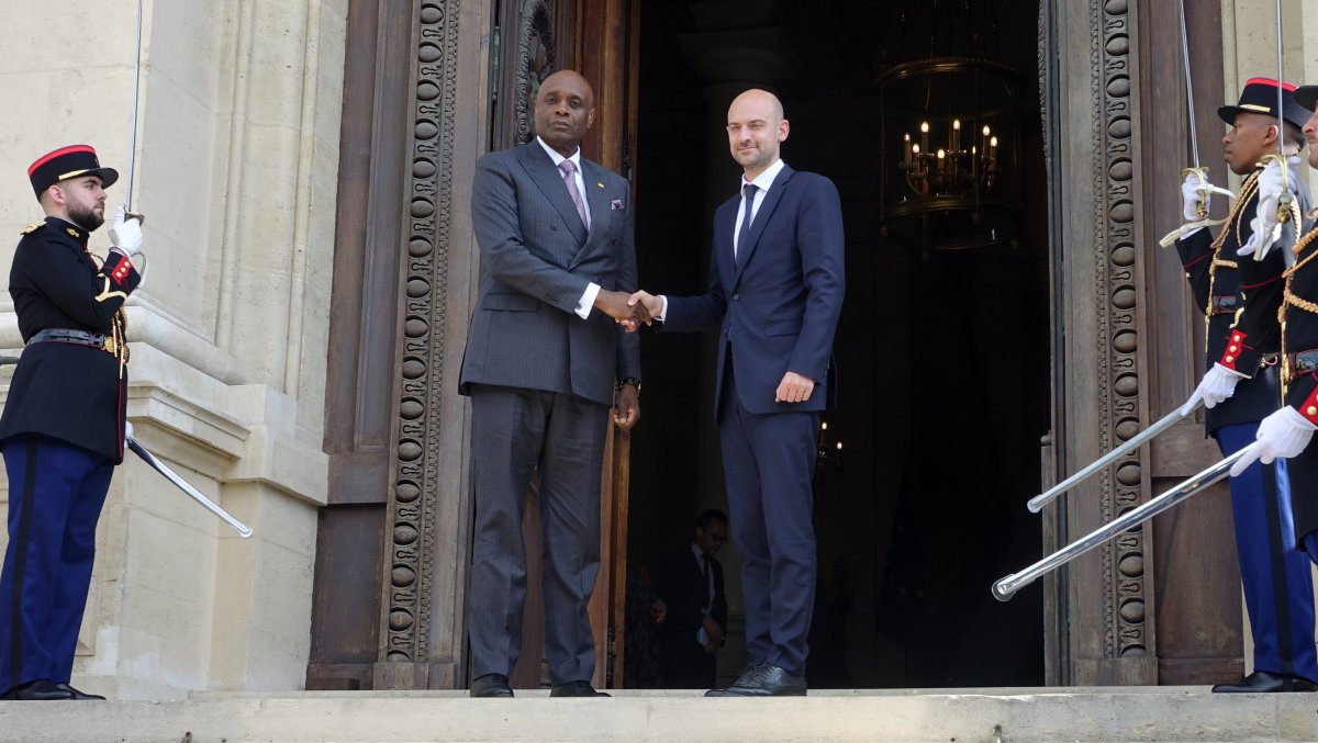Diplomatie active à Paris : Le Ministre Constant-Serge BOUNDA s'est entretenu avec son homologue français, Jean-Noël BARROT 